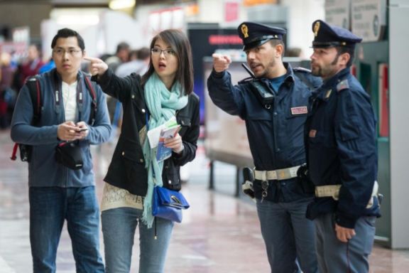 Controlli della Polfer (Foto di Massimo Sestini)