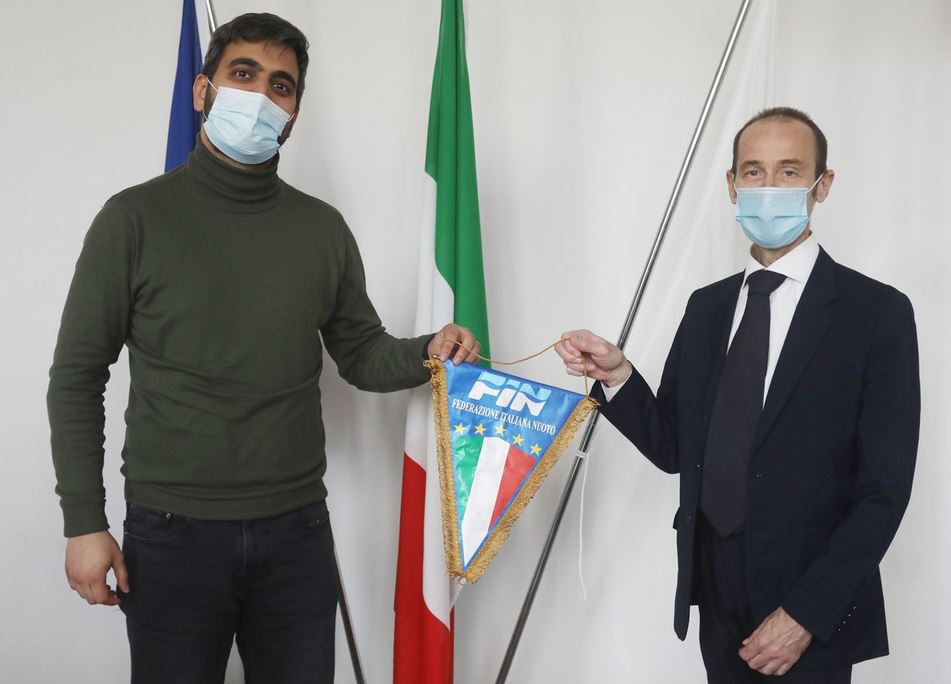 L'assessore Guccione con il presidente di Federnuoto toscana Bresci