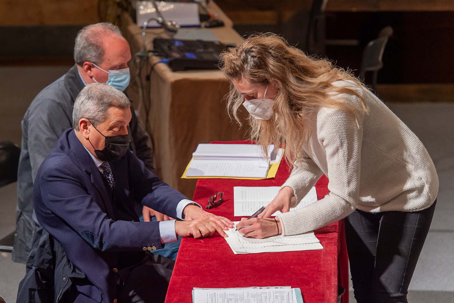 Maddalena Amorini firma come socio fondatore (Ph. Filippo Manzini - Fonte Teatro della Toscana)