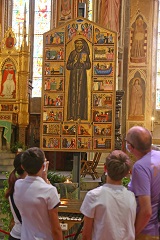 Turisti nella Basilica di Santa Croce