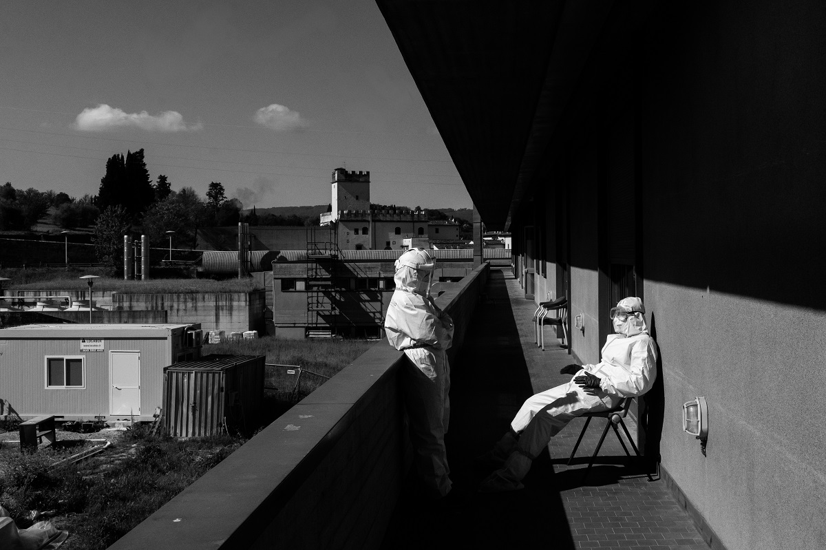Federico e Teresa sulla terrazza dell’ospedale di Torregalli, foto di Clara Vannucci
