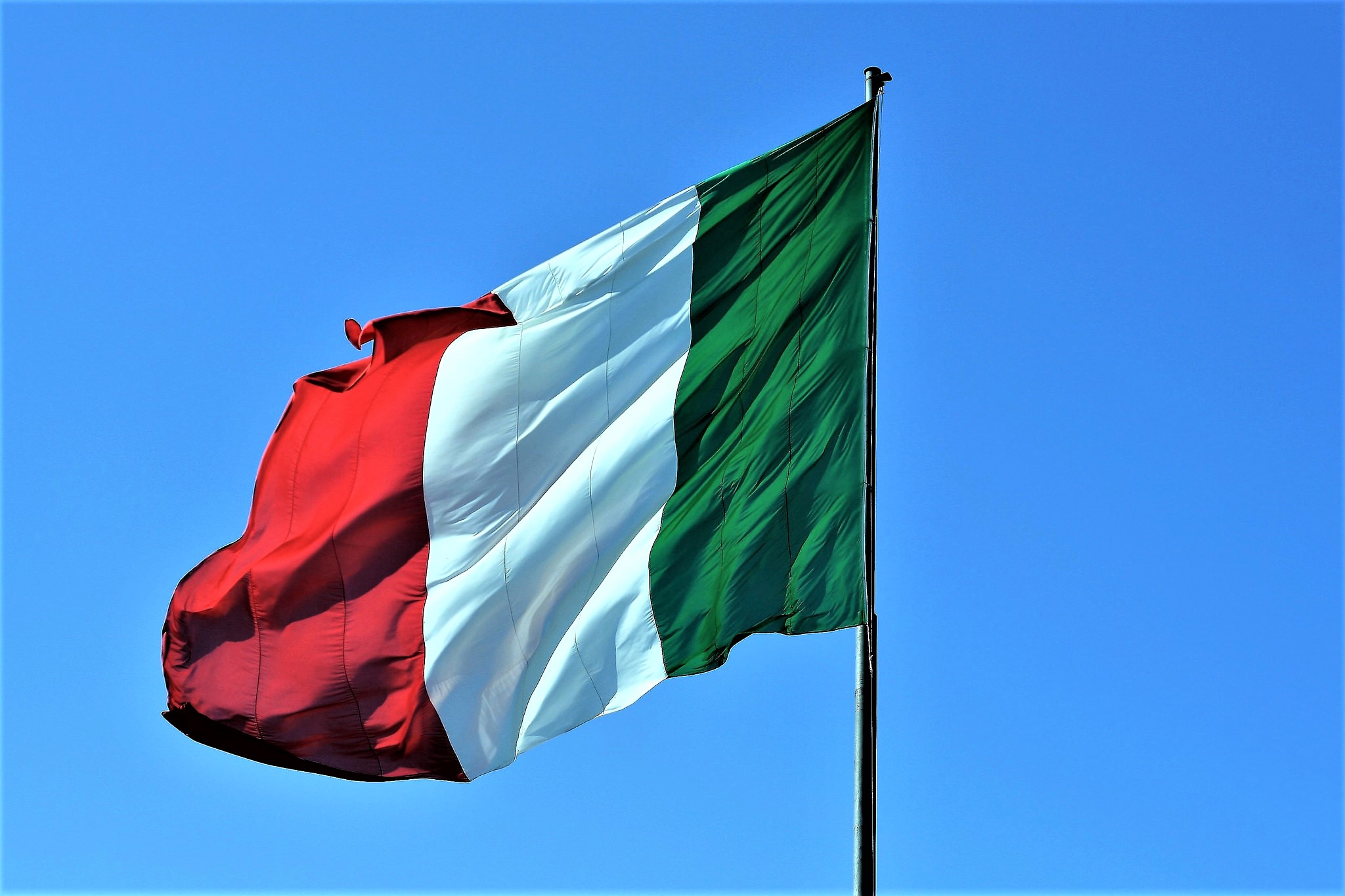 Festa della Repubblica bandiera italiana (foto archivio Antonello Serino)