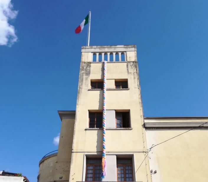 La treccia sulla torre del Teatro Niccolini
