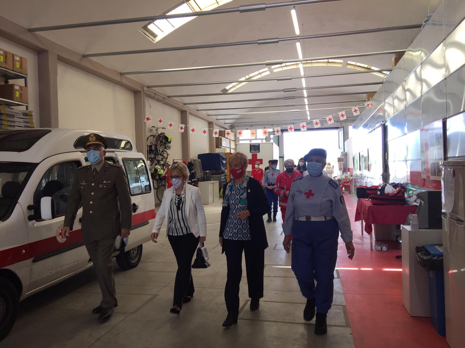 Visita alla Croce Rossa di Prato del Prefetto Cogode (Fonte foto Prefettura di Prato)