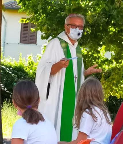 Il Vescovo Giovanni visita gli oratori estivi: