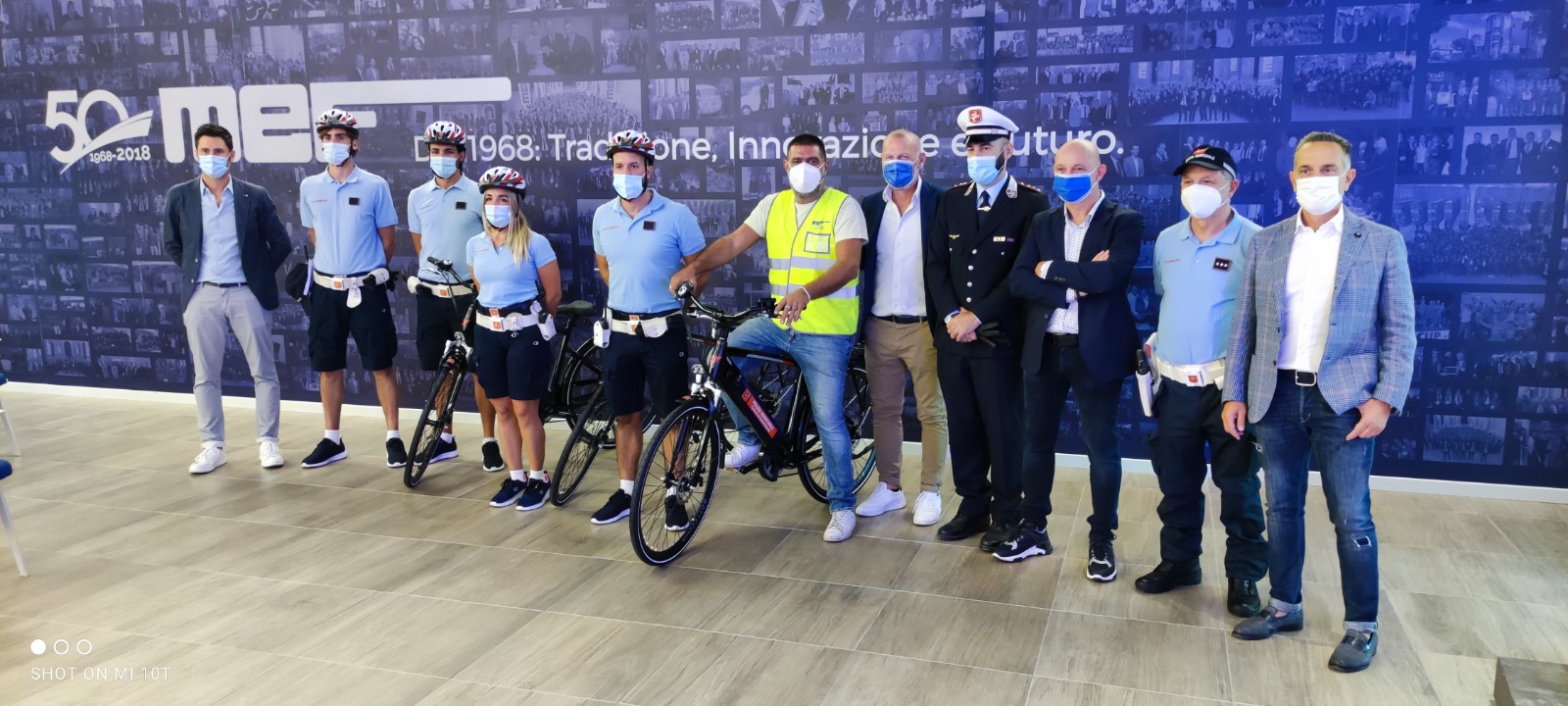 La donazione delle bici alla Polizia Municipale di Campi (Fonte foto Comune di Campi Bisenzio)