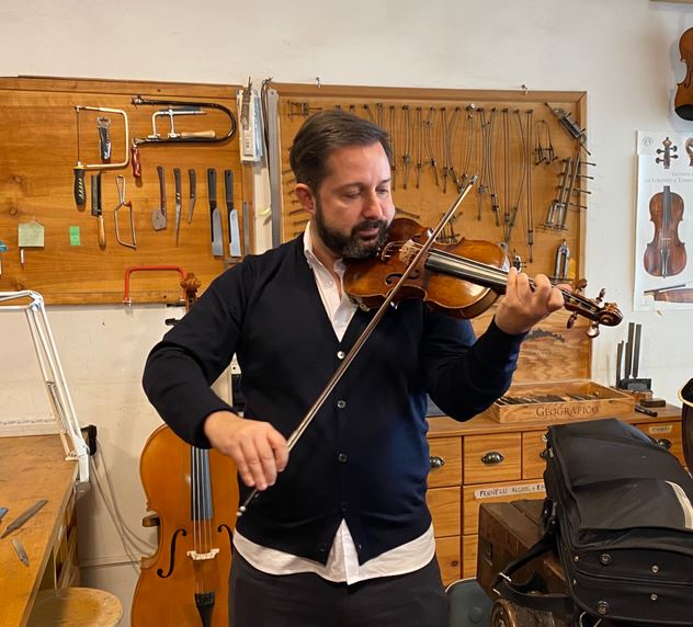 Davide Alogna con violino Stradivari