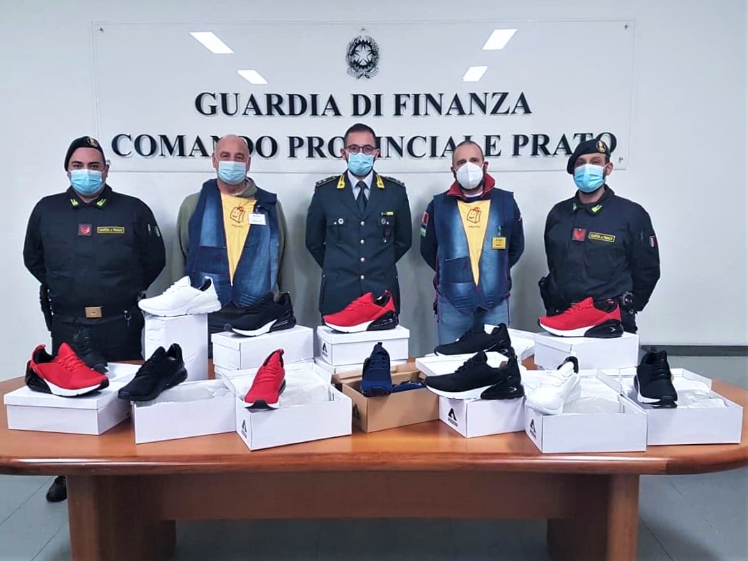 Guardia di Finanza di Prato: devolute in beneficenza 200 paia di scarpe