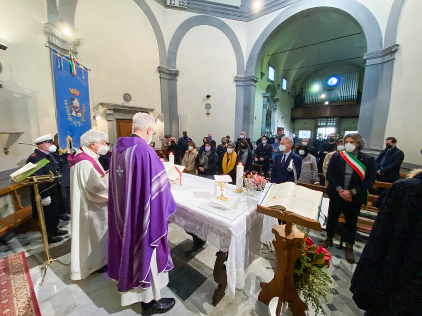 Celebrazione della messa a suffragio dei caduti nella chiesa della Madonna del Pozzo