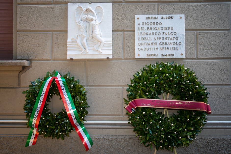 Monumento commemorativo nel cortile del Commissariato di Pubblica Sicurezza di Empoli