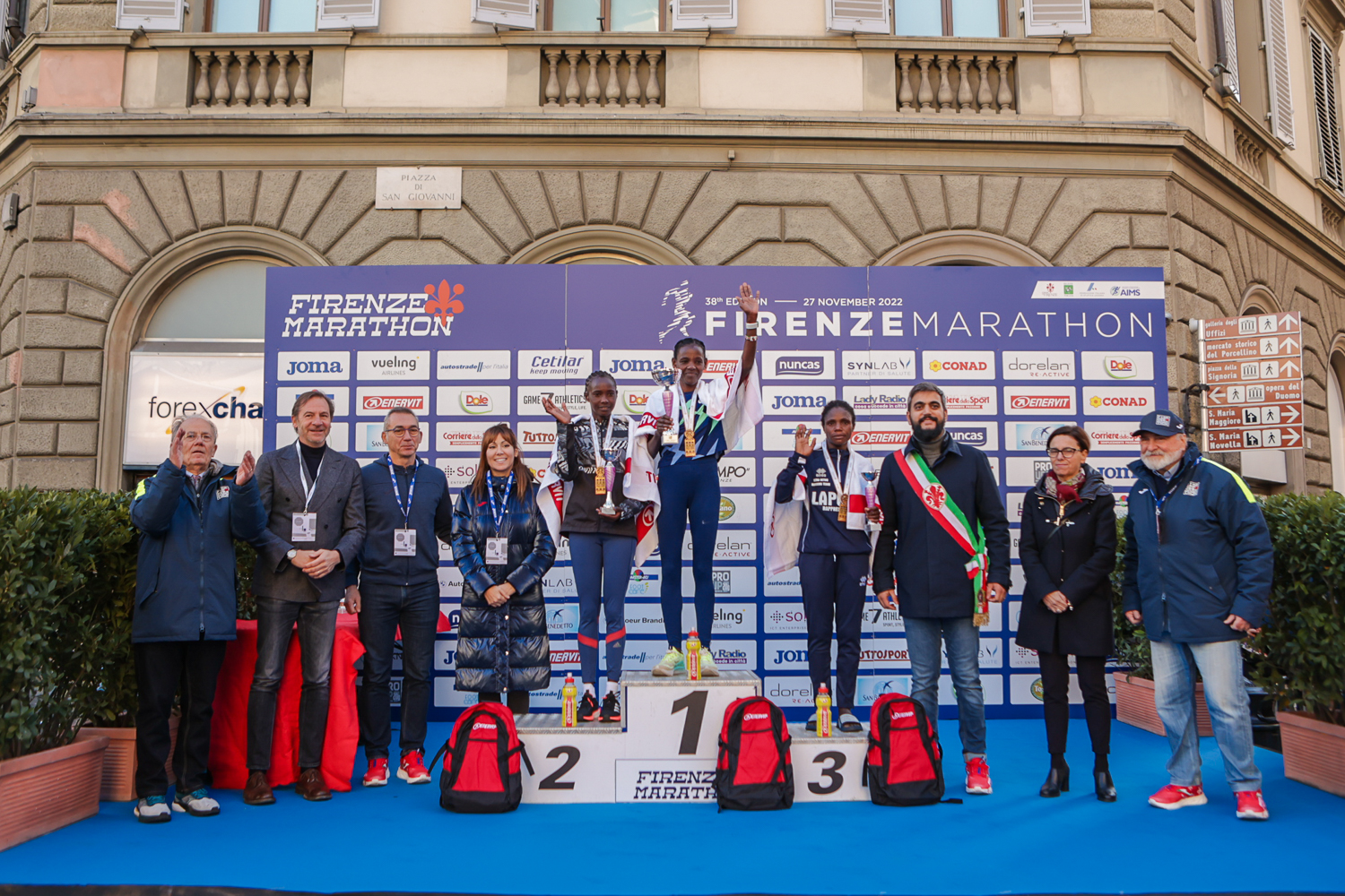 Podio Donne (fonte foto Firenze Marathon 2022)