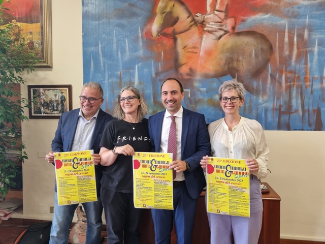 Da sinistra Forastiero, Tiziana Giagnoni della Pro Loco, il sindaco Calamai e l'assessore Vespi