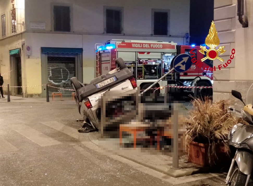 Incidente in via Gioberti intersezione con Via del Ghirlandaio (Fonte foto Vigili del Fuoco)