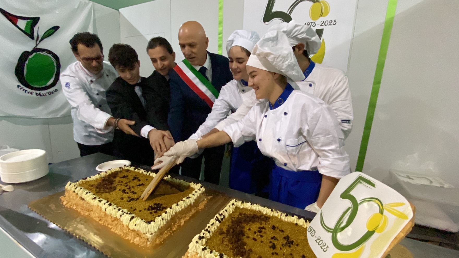 L'Amministrazione Comunale di Reggello desidera esprimere il suo più sentito ringraziamento a tutti coloro che hanno reso possibile il successo della cinquantesima edizione della Rassegna dell'Olio Extravergine d’oliva. Grazie al contributo fondamentale d