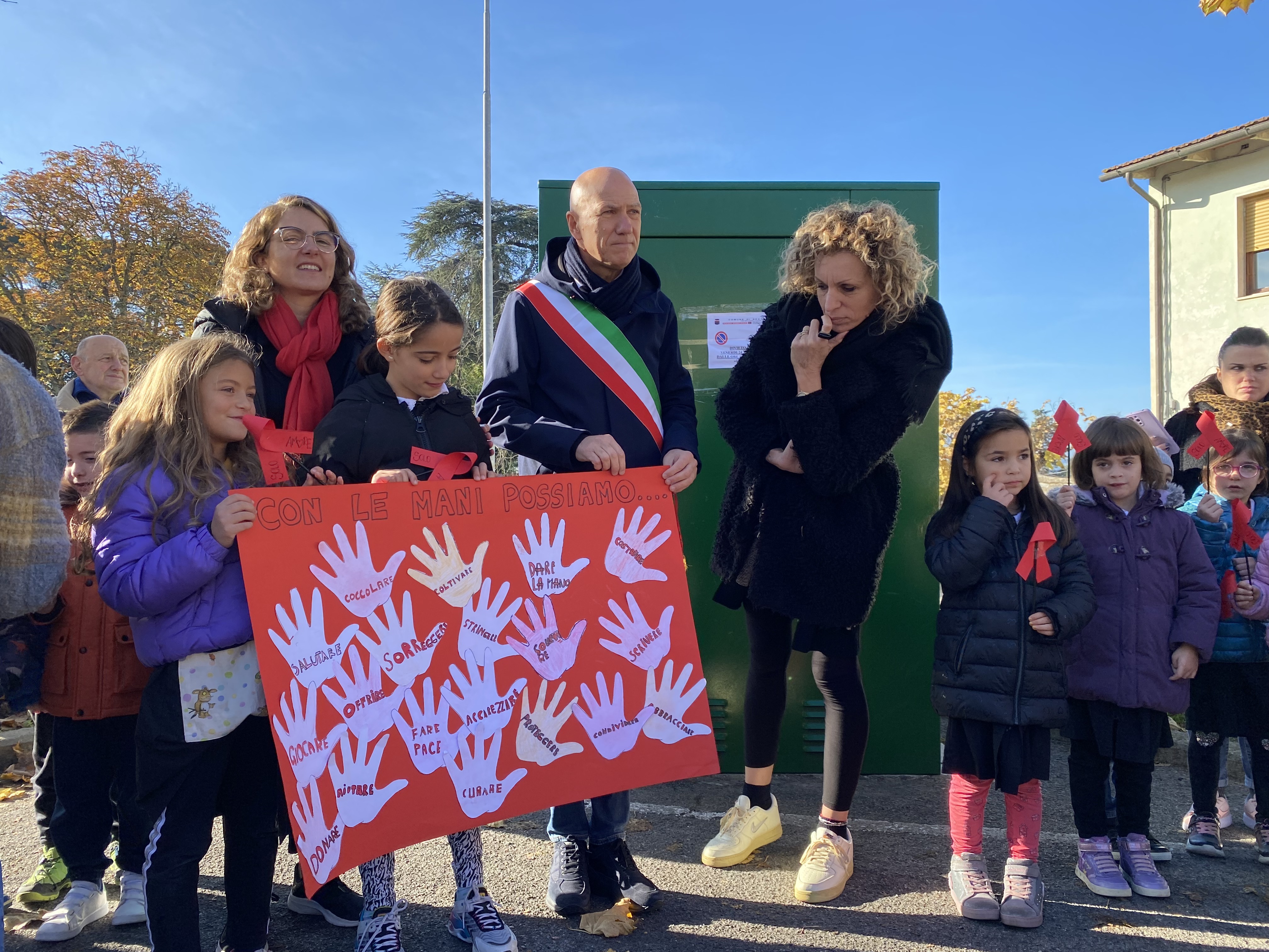 Inaugurazione della panchina rossa a Leccio