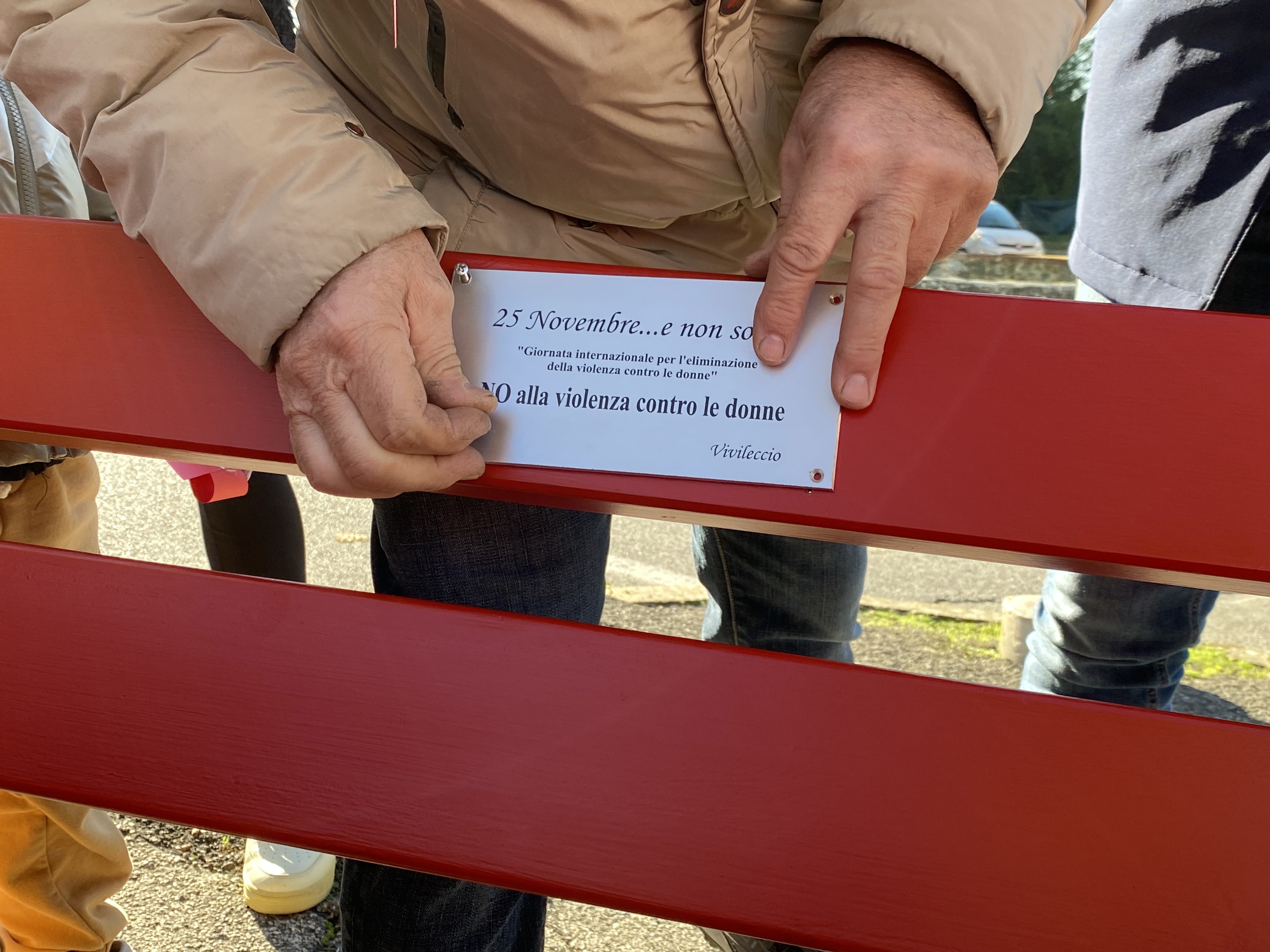 Targa donata dall'associazione Vivi Leccio