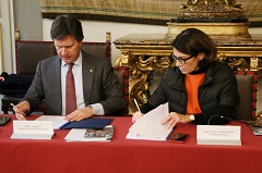 Firma Protocollo Dario Nardella - Prefetto Ferrandino  (foto Antonello Serino - Met Ufficio Stampa)