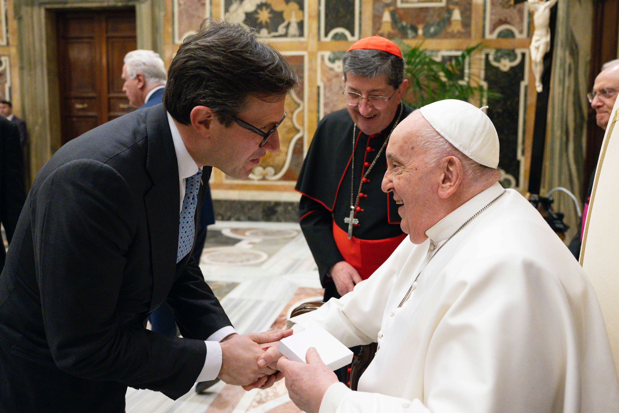 Il Sindaco Dario Nardella, il Card. Betori e Papa Francesco (Servizio fotografico vaticano - Vatican media))