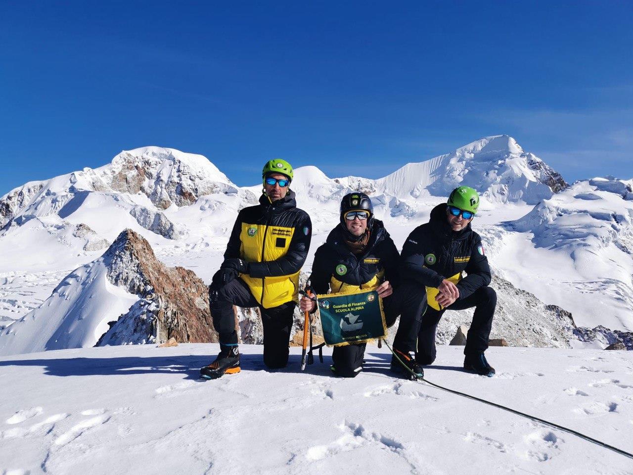 Il team del S.A.G.F. conquista la seconda vetta inesplorata della Cordillera Real, d'ora in poi 'Cima 250' (Fonte foto Sala Stampa Comando Generale della Guardia di Finanza)