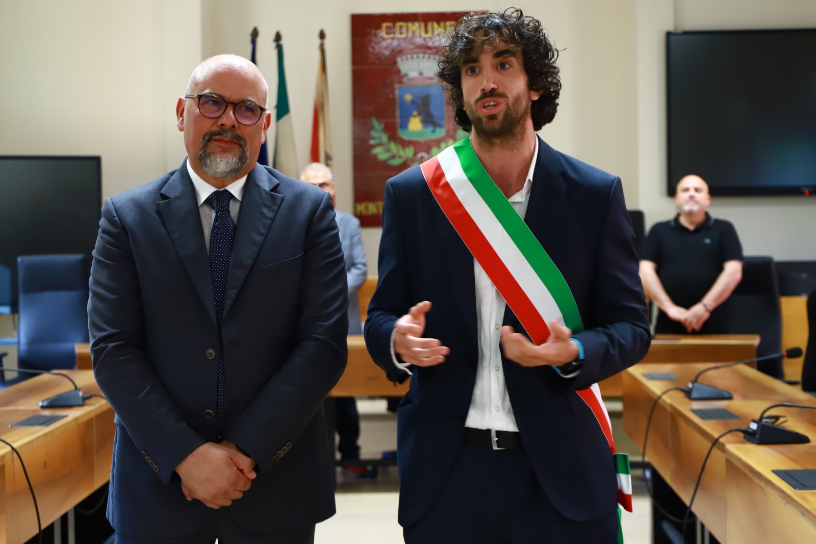 Simone Londi nuovo Sindaco di Montelupo  (nello scatto del comune di Montelupo l'avvicendamento con il sindaco uscente Paolo Masetti) 