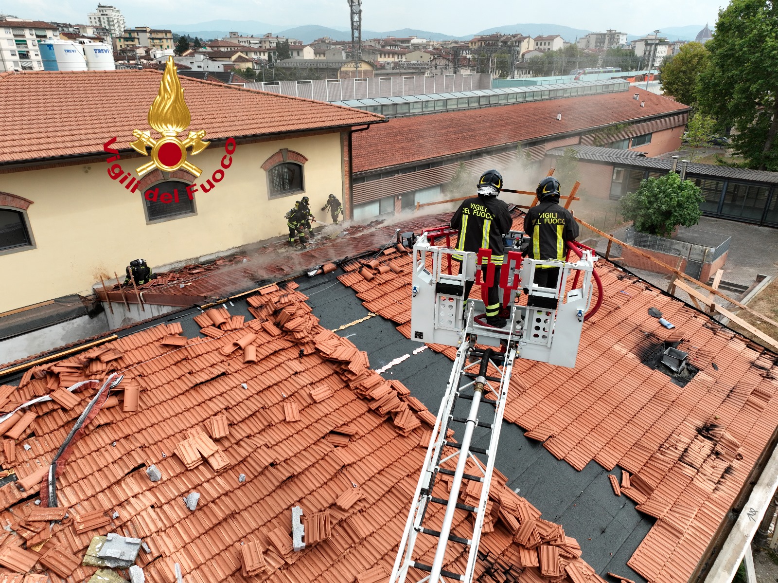 L'intervento dei Vvf in viale Corsica (Fonte foto Vigili del Fuoco)