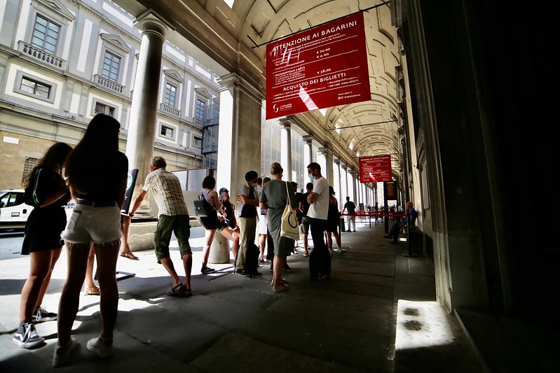 Turisti agli Uffizi (foto Antonello Serino - Met Ufficio Stampa)