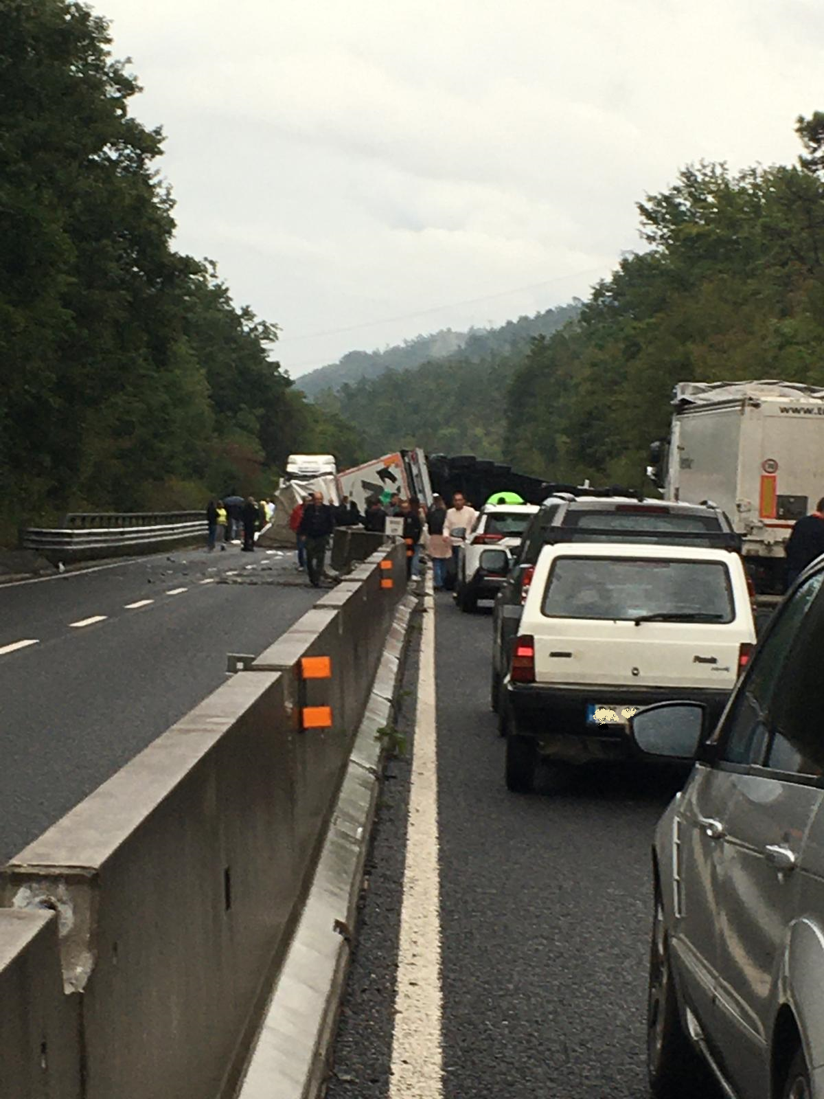 Intervento sulla Sgc Firenze-Pisa-Livorno per incidente stradale (Foto redazione Met ufficio stampa)