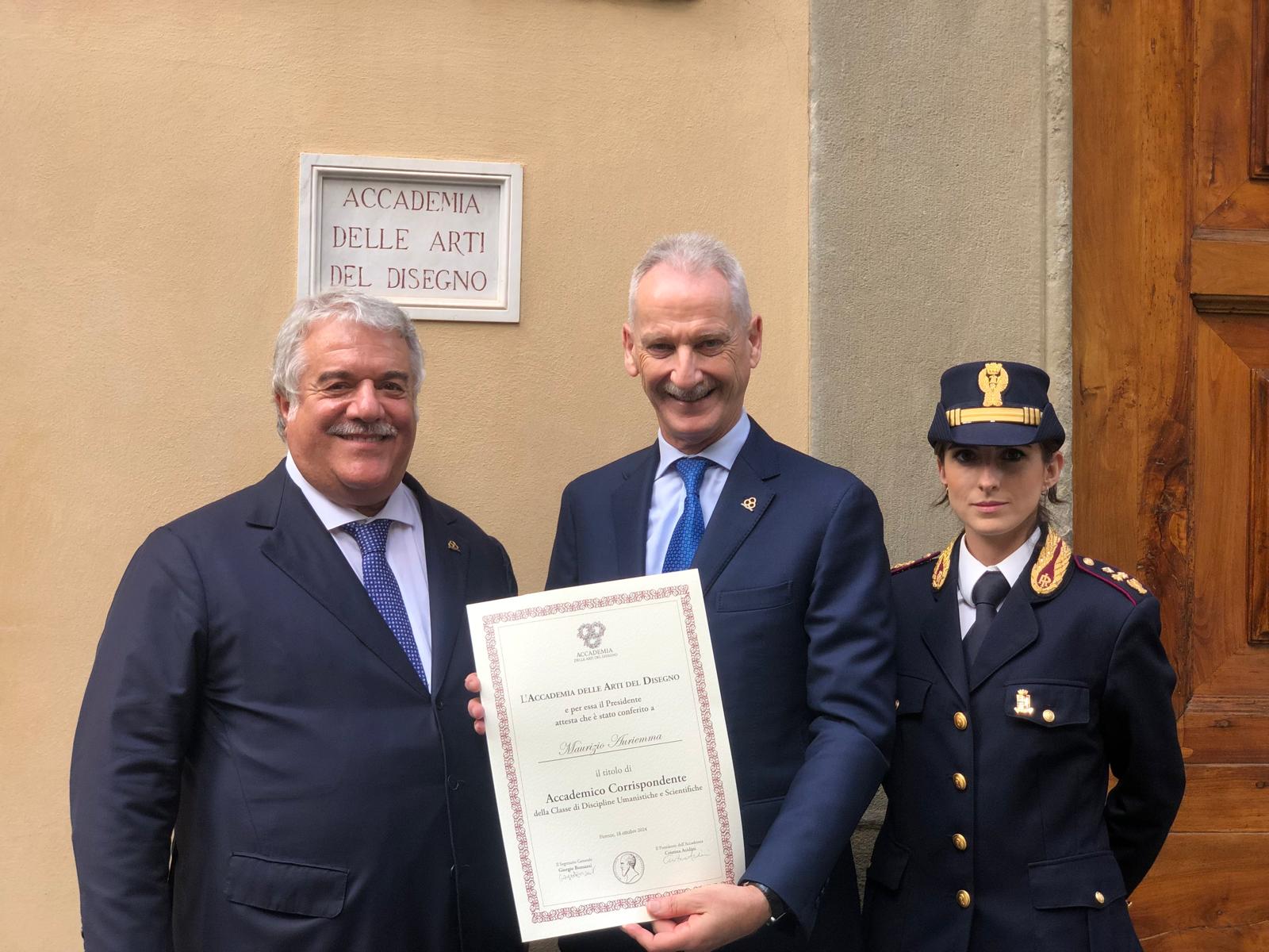 Titolo di “Accademico Corrispondente della Classe di Discipline Umanistiche e Scientifiche” al Questore Maurizio Auriemma (Fonte foto Questura di Firenze)