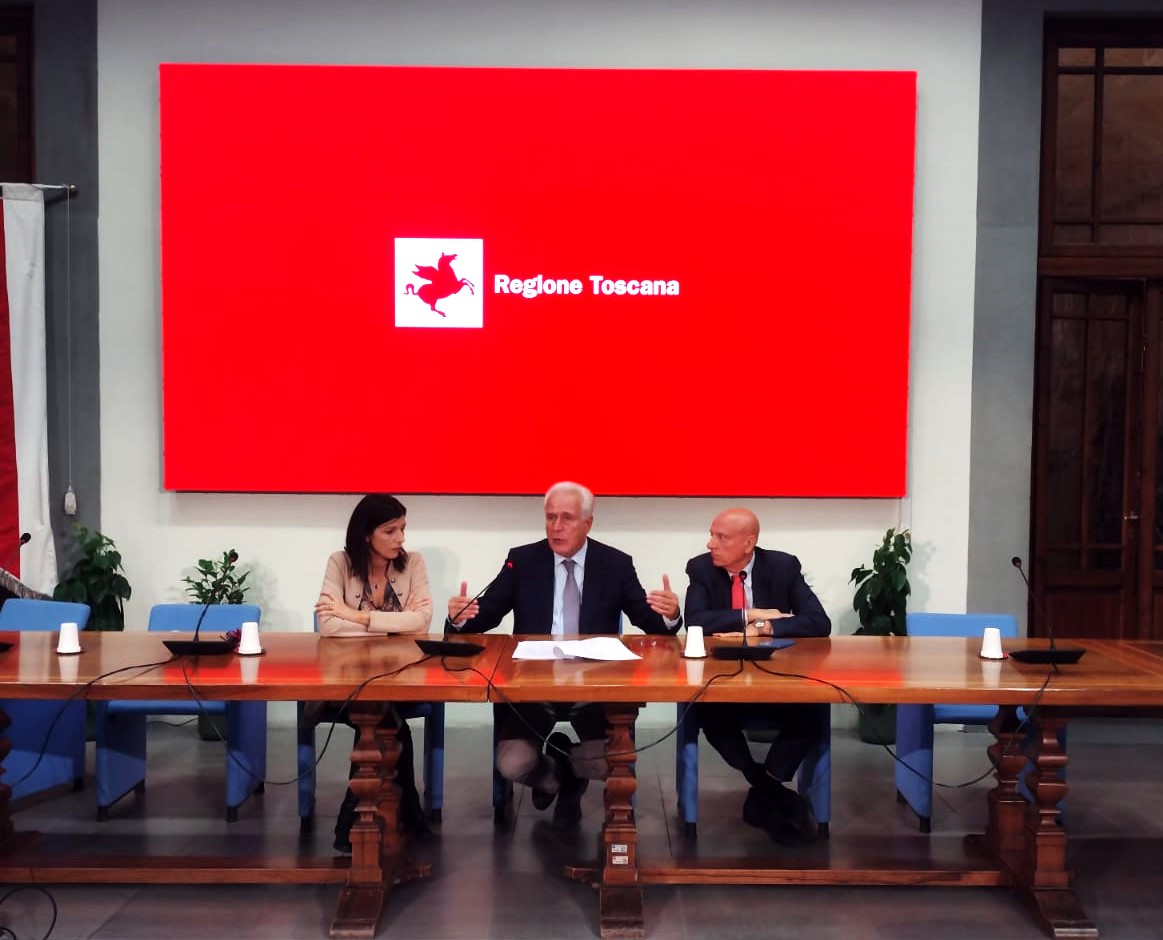 Da sinistra, Monia Monni, Eugenio Giani e Erasmo D'Angelis durante la conferenza stampa (Fonte foto Regione Toscana)