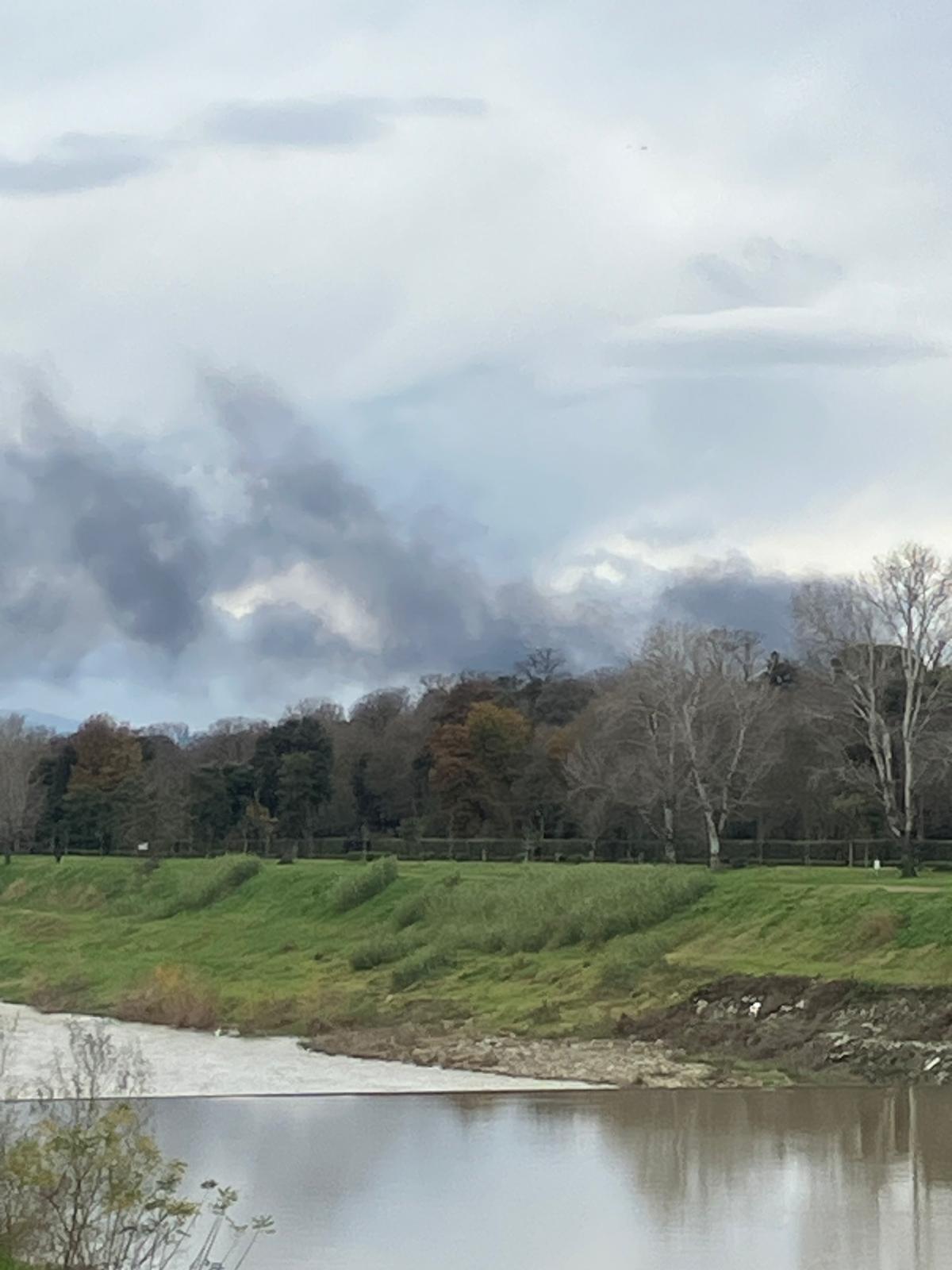 Esplosione Deposito Calenzano - Colonna di fumo visibile dal comune di Firenze ( foto Loriana Curri - Met - Ufficio Stampa)