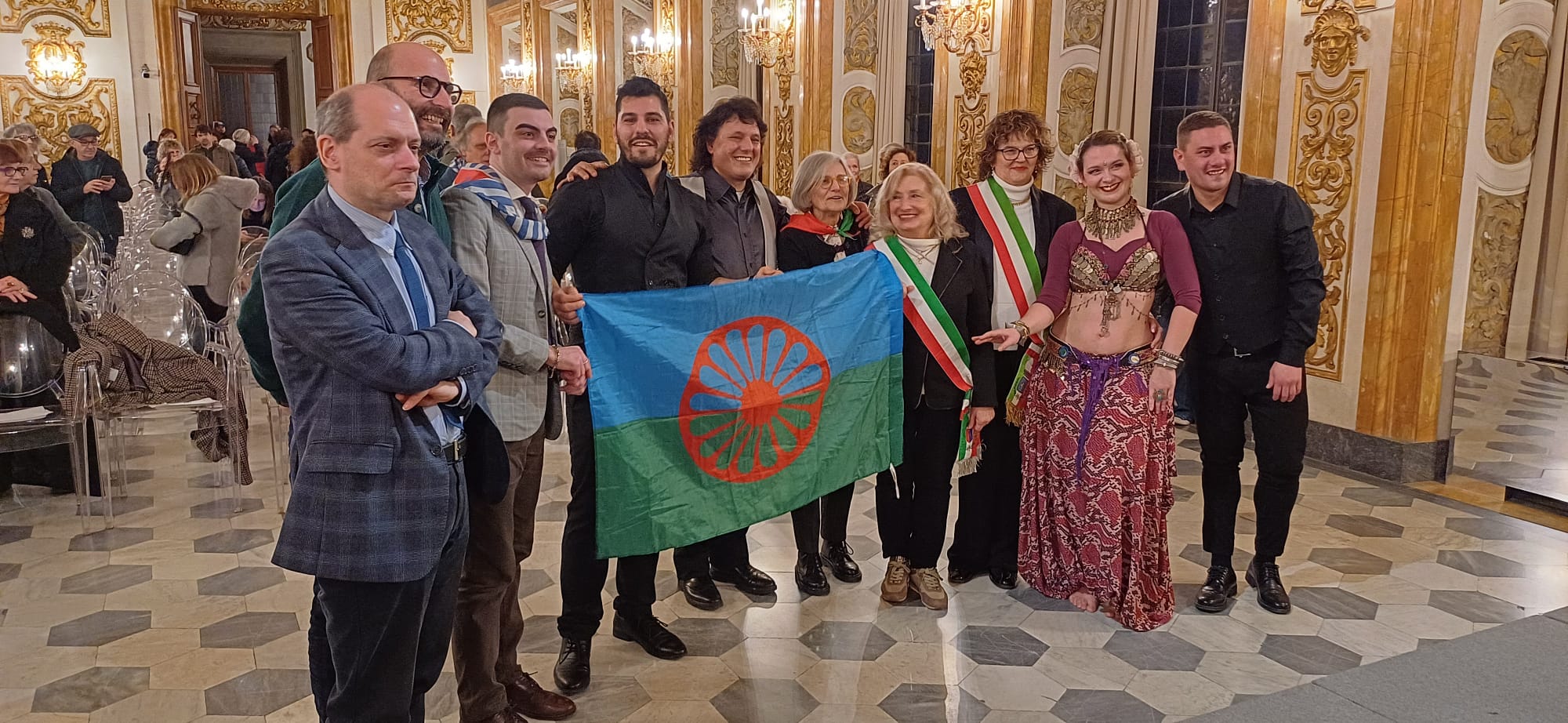 La commemorazione davanti alla Targa dei Deportati Toscani nella Galleria delle Carrozze di Palazzo Medici Riccardi - Foto Ufficio Stampa Città metropolitana