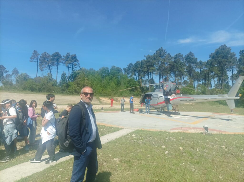 Il delegato Anci Toscana al Centro di Monticiano con gli studenti