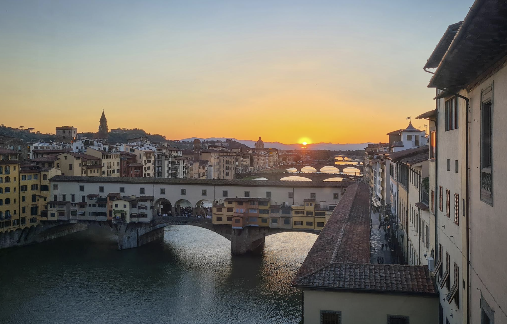 Il Corridoio Vasariano al tramonto (Foto da Comunicato Gallerie degli Uffizi)
