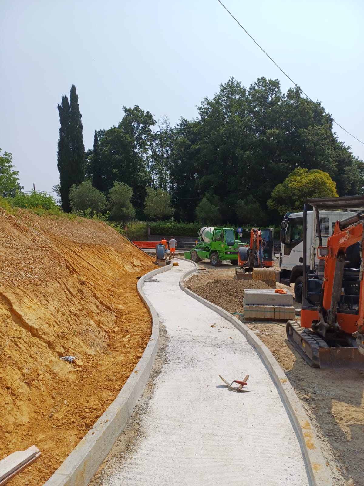 I lavori in corso alla rotatoria di Vedute