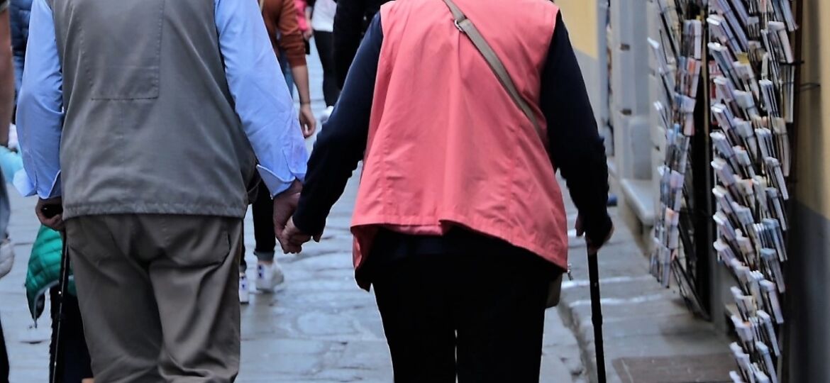 Anziani (foto Antonello Serino - Met Ufficio Stampa)