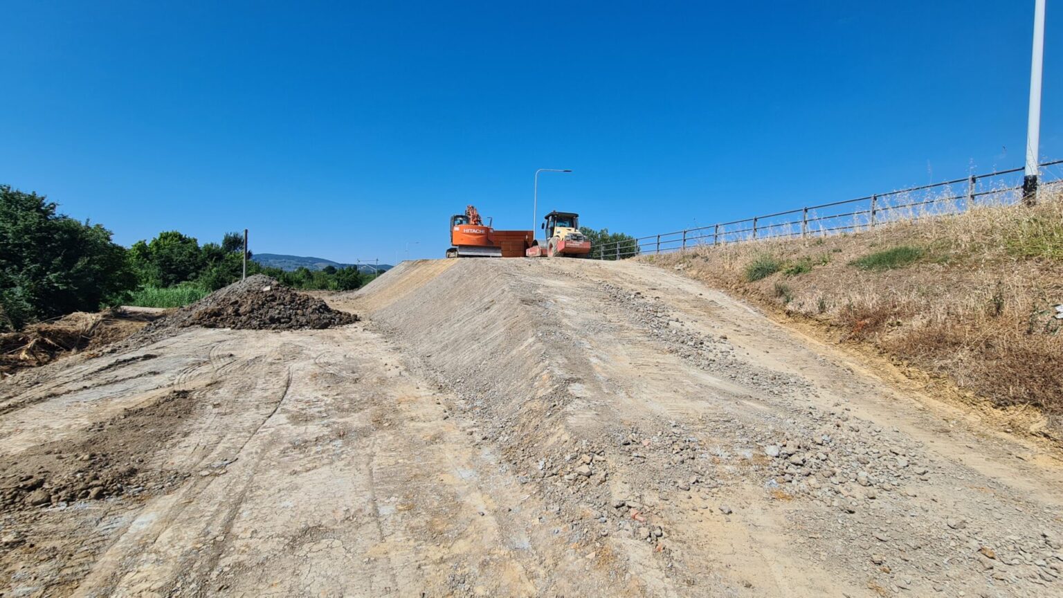 Le lavorazioni della rampa (Fonte foto Consorzio di Bonifica Medio Valdarno)