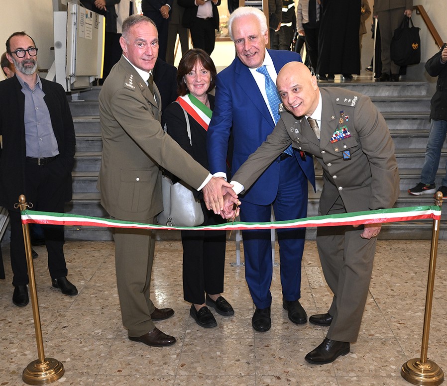 Da sx Sottocapo di Stato Maggiore dell’Esercito Generale di Corpo d’Armata Salvatore Cuoci, Alessandra Innocenti cons.comunale di Firenze, Eugenio Giani presidente RT, Comandante Istituto Geografico Militare Generale di Divisione Luigi Postiglione