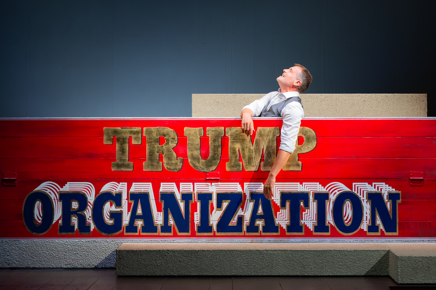 Donald - Stefano Massini (ph. Filippo Manzini - Fonte: comunicato stampa Teatro della Toscana)