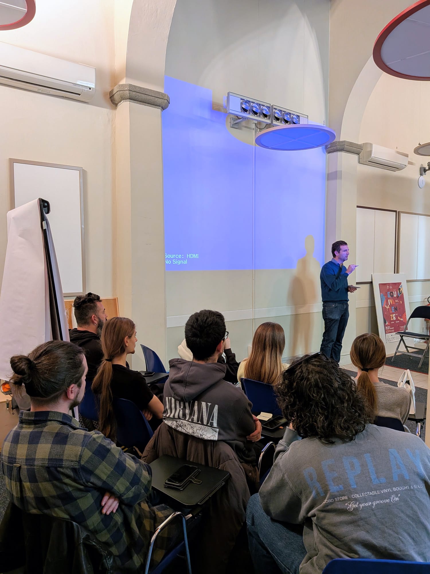 Vietando non si educa, proviamo a conoscere i social a scuola (Fonte foto comunicato  Il Girasole)