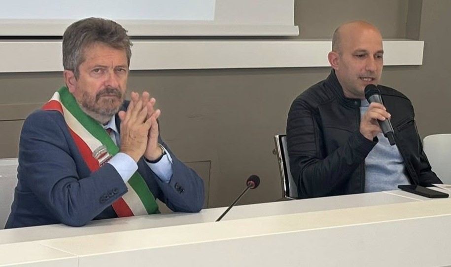 Il sindaco Giampiero Fossi e l’assessore alla casa Marcello Quaresima (Foto da comunicato Comune di Signa)