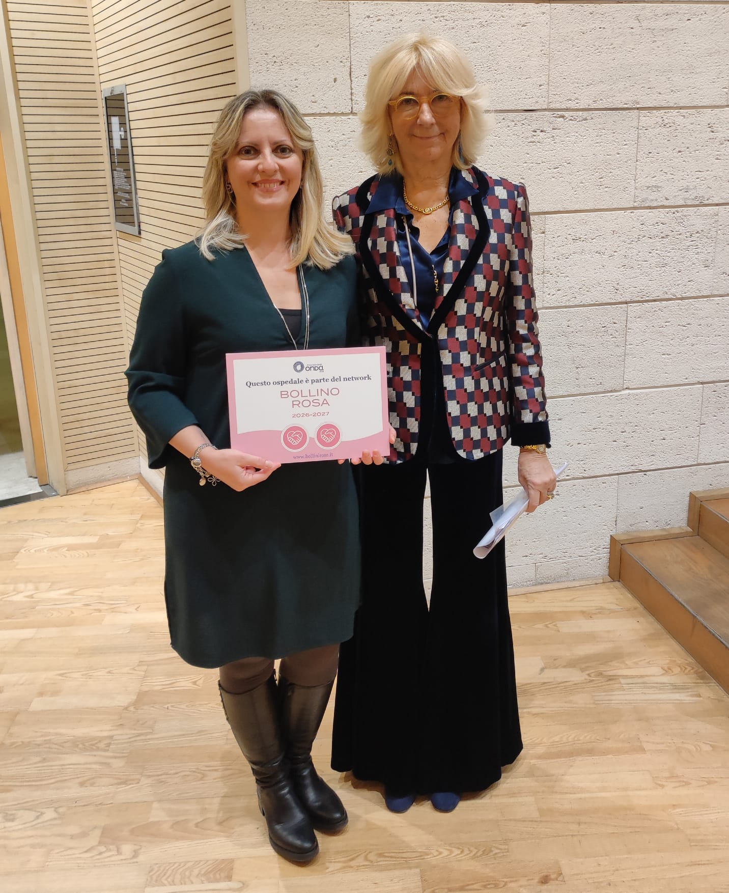 Da sinistra: la dottoressa Cristina Giliberti e Merzagora Fondazione ONDA (Foto da comunicato Ausl Toscana Centro)