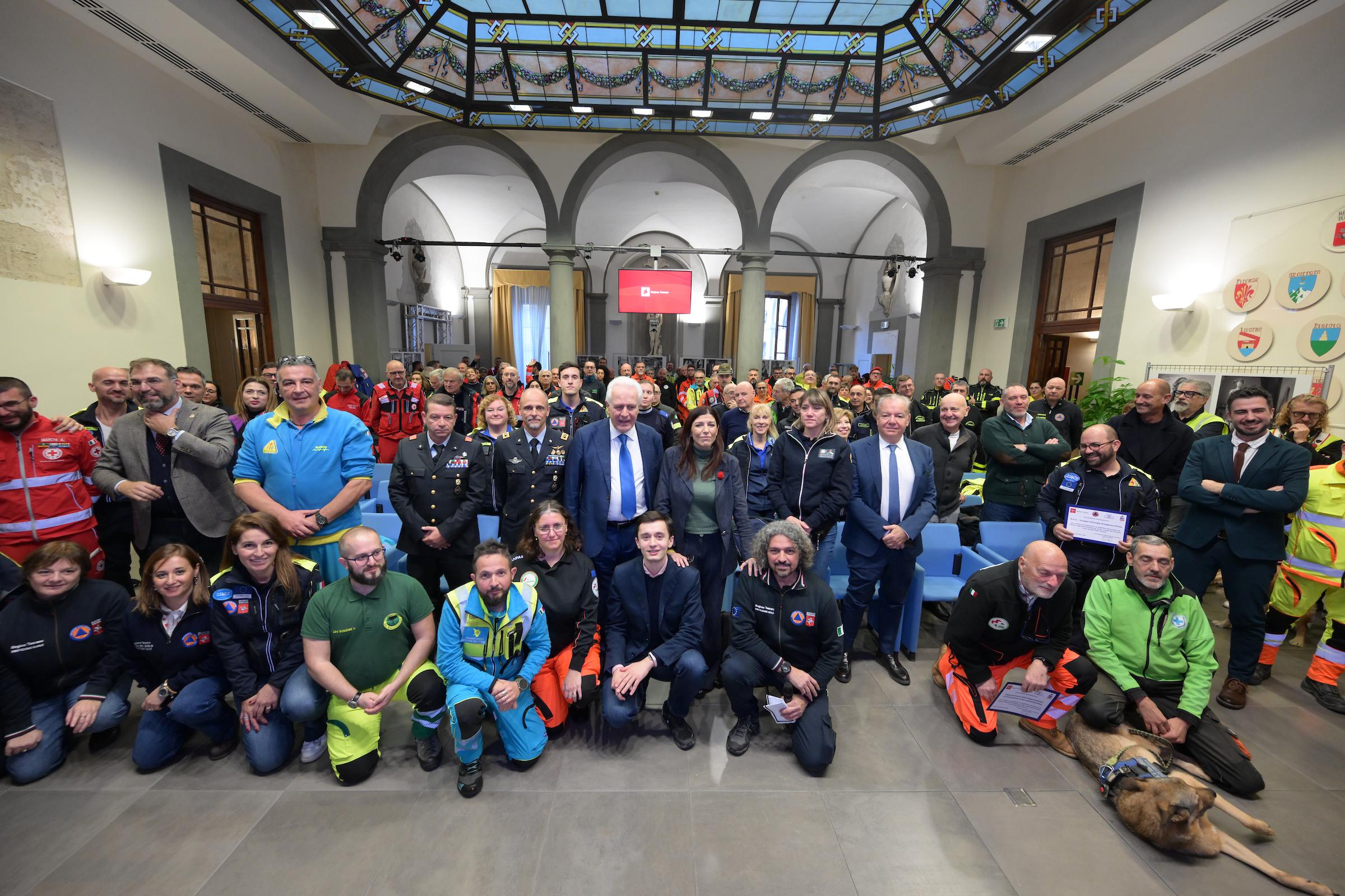 foto gruppo prot civile (fonte foto comunicato stampa)