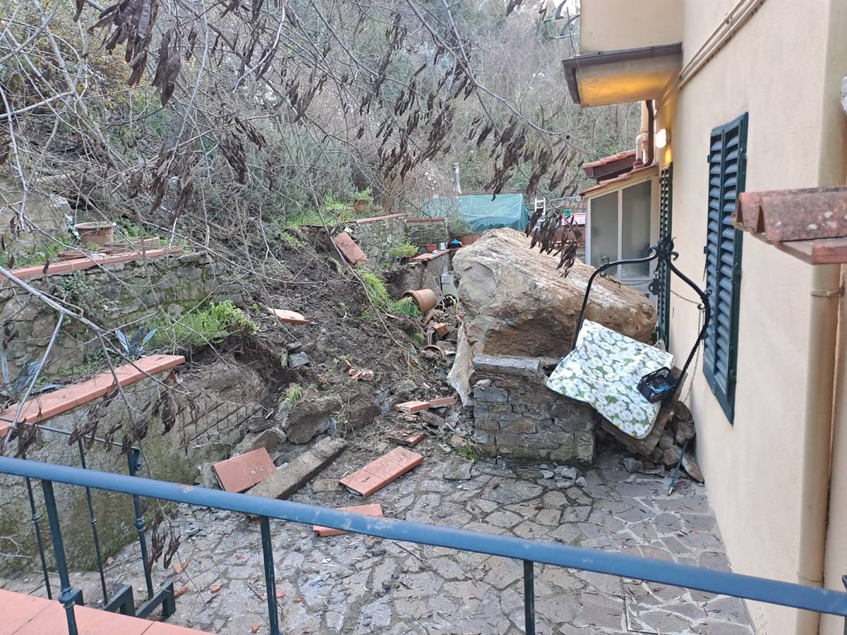 Frana sulla via Faentina a Pian del Mugnone (fonte foto Ufficio Viabilità della Città Metropolitana)