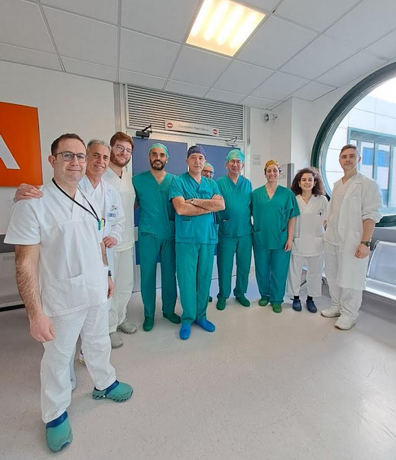 L'equipe di ORL del San Giuseppe di Empoli con il professor Remacle (Fonte foto Ausl Toscana Centro)