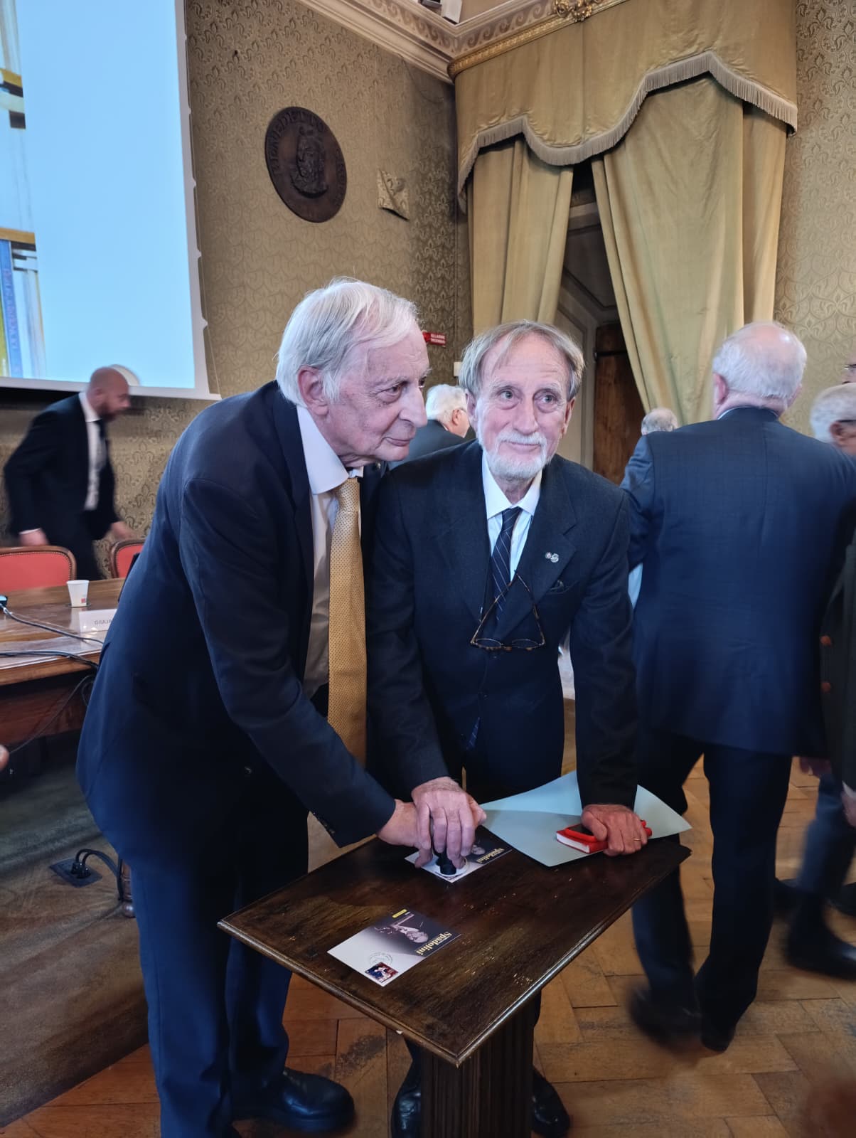 Il momento del'annullo speciale (fonte foto comunicato stampa)