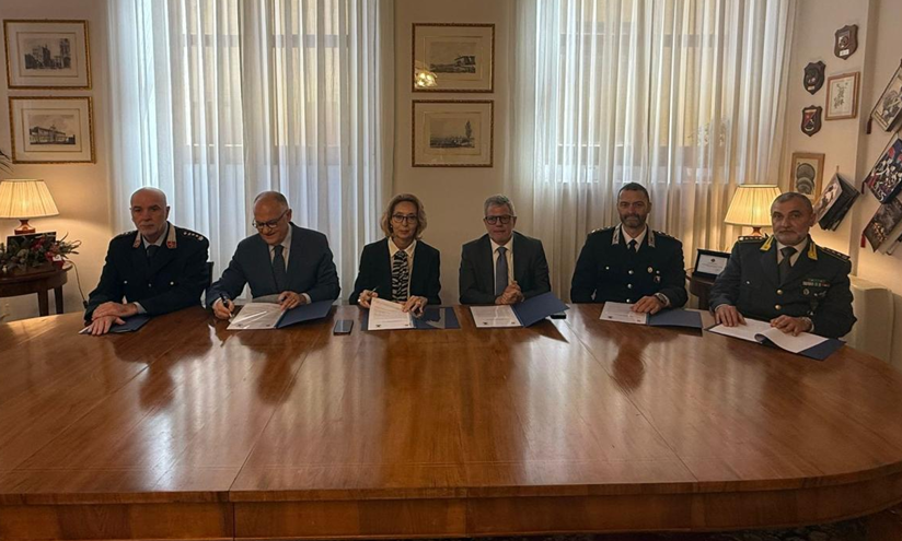 Un momento della firma protocollo