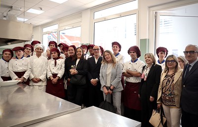 Sindaca Metropolitana Sara Funaro con i ragazzi del Buontalenti (foto Antonello Serino - Met Ufficio Stampa)