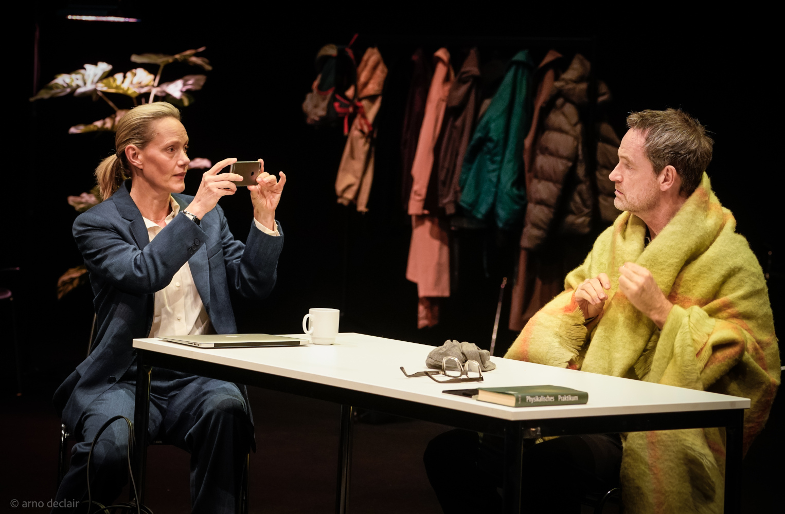 Changes (ph. Arno Deciair - Fonte comunicato Teatro della Toscana)