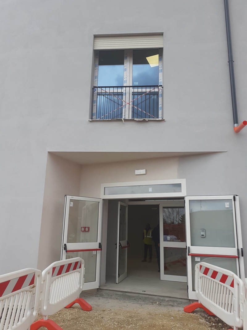 Ingresso dell nuova casa della salute di Reggello negli ultimi giorni di cantiere (Fonte foto comunicato Ausl Toscana Centro)