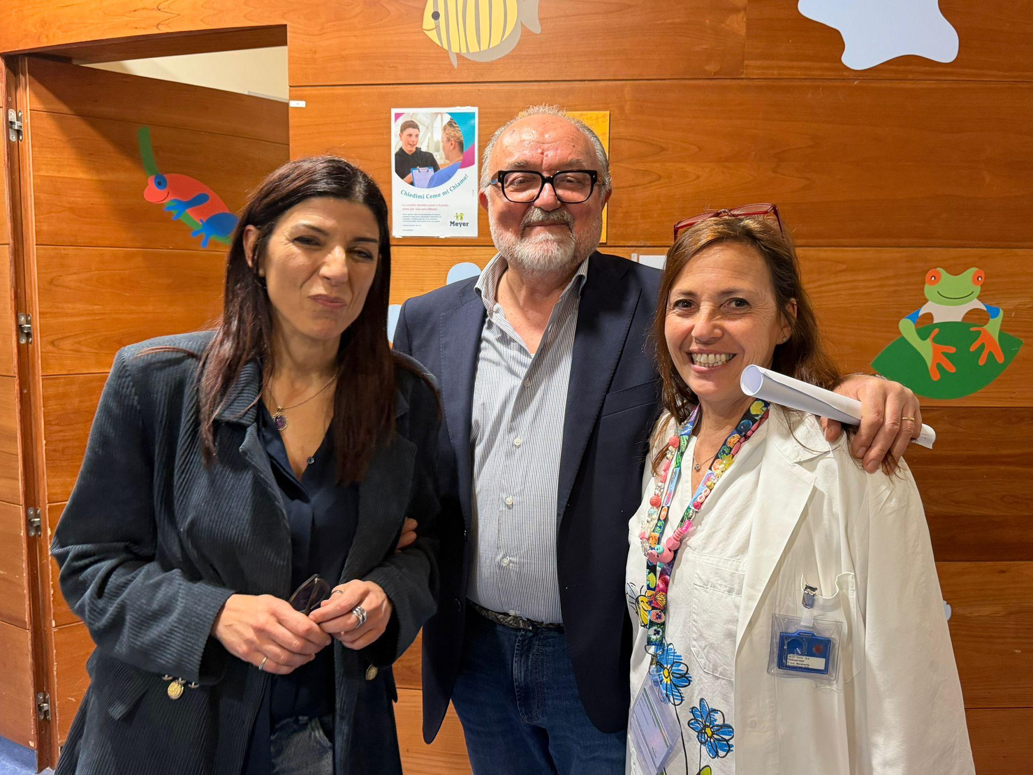 Monni in visita al Meyer (fonte foto comunicato stampa)
